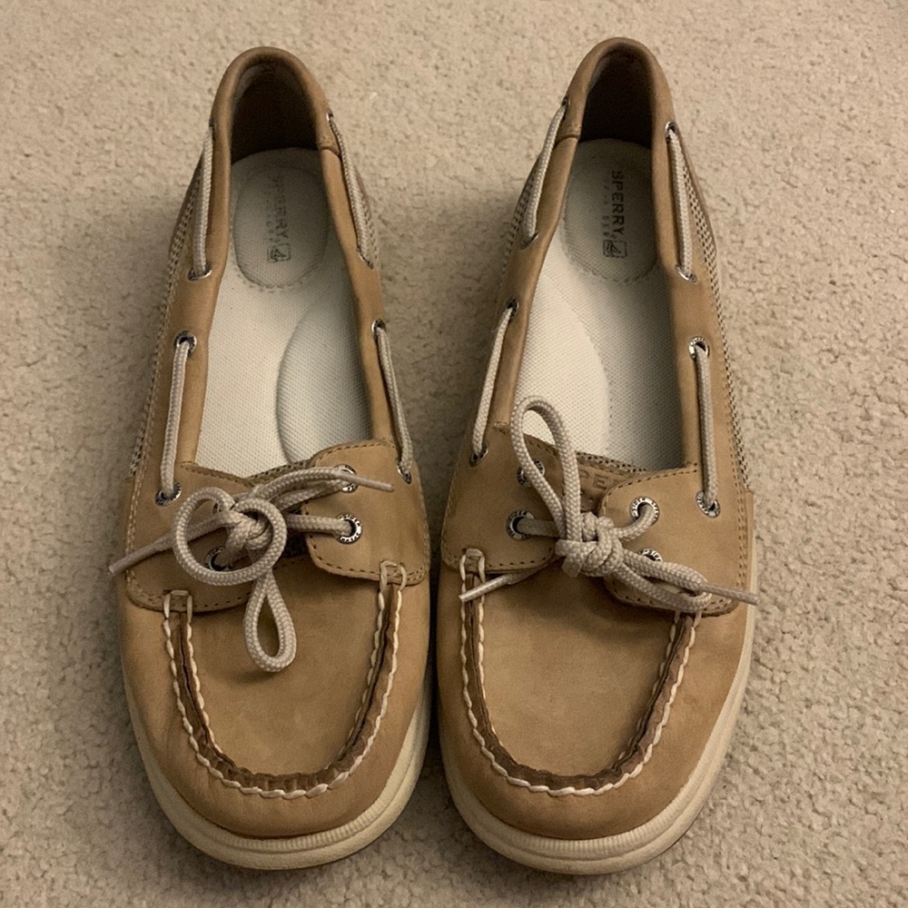 Women’s tan Sperry boat shoes